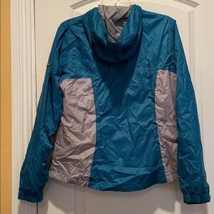 Lightweight Water-Resistant Hooded Jacket/Windbreaker